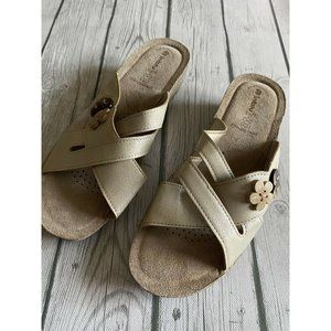 INBLU Womens Sz 7 Eur 40 Beige Slip On Shoes